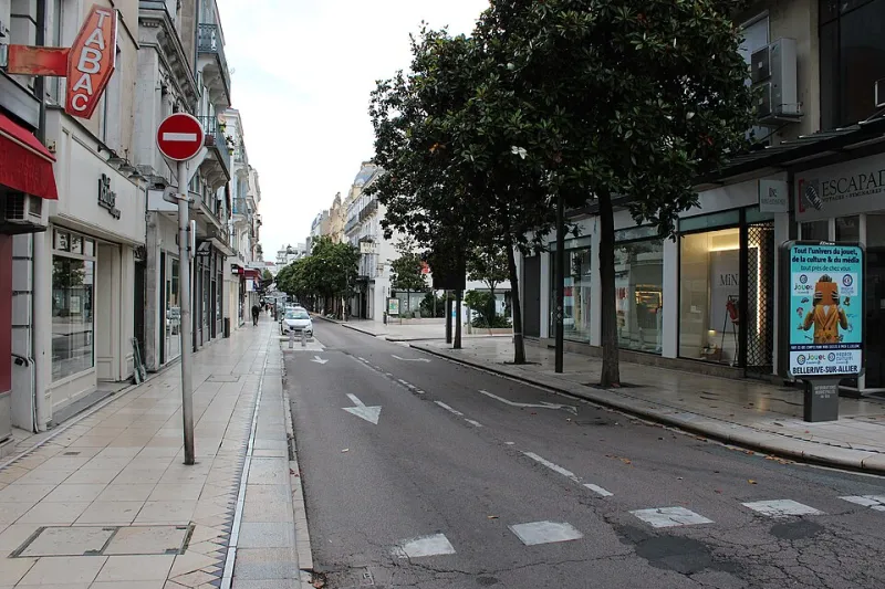 Novembre à Cannes, janvier à Nice : dans les coulisses de l'entre-saison des commerces azuréens